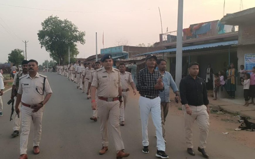 बकरीद को लेकर पुलिस ने किया फ्लैग मार्च
