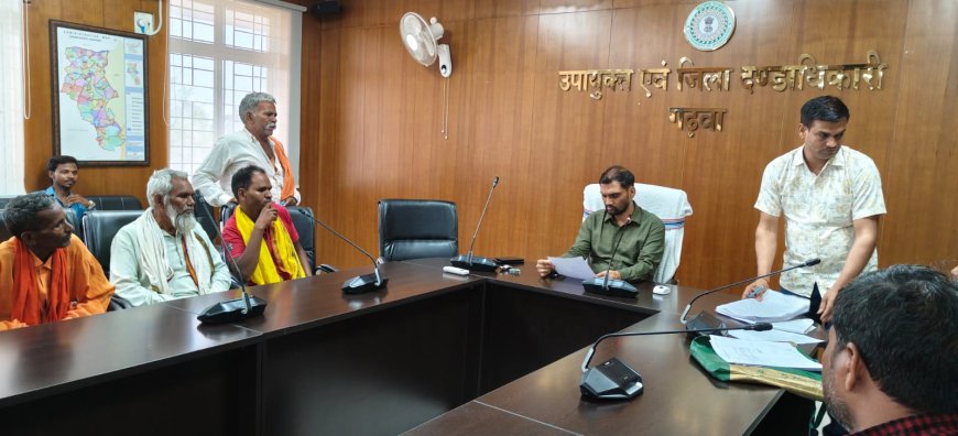 डीसी ने जनता दरबार में सुनी लोगों की समस्याएं, त्वरित समाधान का दिया निर्देश