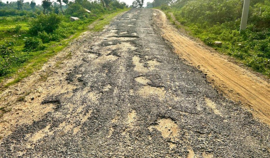 प्रधानमंत्री ग्राम सड़क योजना बनी ग्रामीणों के परेशानी का सबब