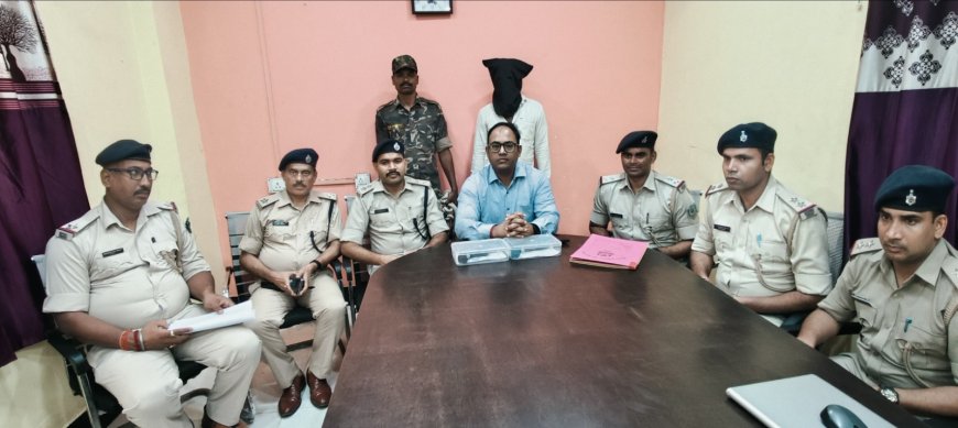 पुलिस ने दो देशी कट्टा के साथ आरोपी को दबोचा