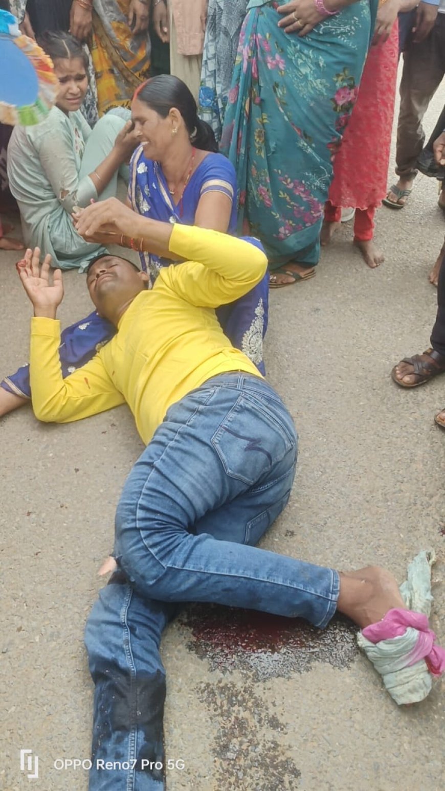 मोटरसाइकिल की आमने सामने भिड़ंत 4 घायल