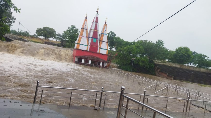 लगातार हो रही बारिश से जलमग्न हुआ कांडी