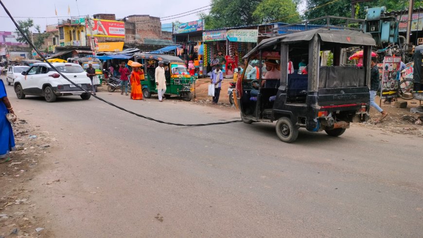 बाजार में गिरा बिजली का तार, बड़ा हादसा टला