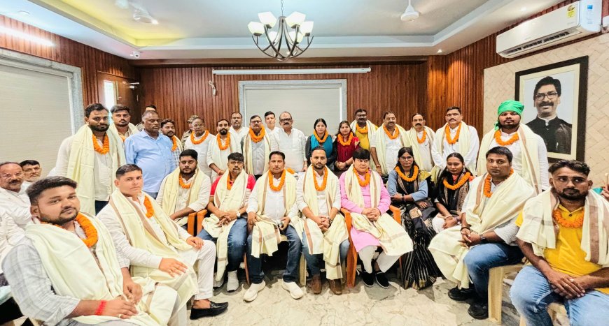 झामुमो के नव मनोनीत पदाधिकारियों को किया गया सम्मानित