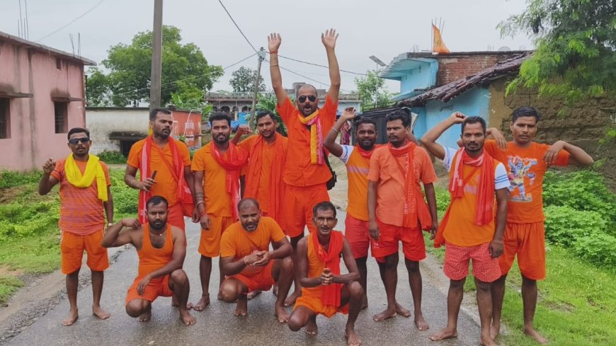 श्री बंशीधर नगर : अधौरा से 30 कांवरियों का जत्था देवघर के लिये रवाना