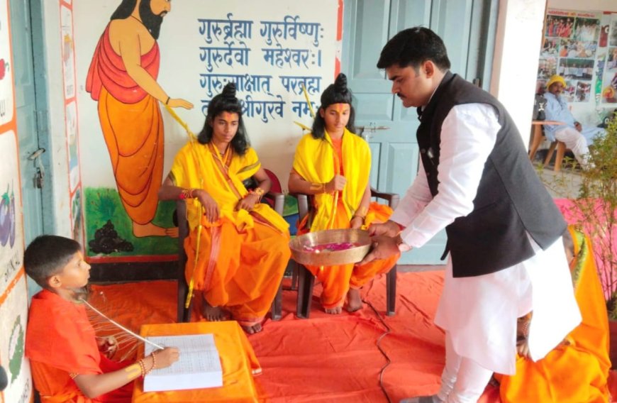 सरस्वती विद्या मंदिर में मनाई गई तुलसीदास की जयंती
