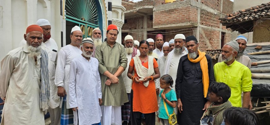नमाजियों ने कैंसर पीड़ित पति के इलाज के लिए पत्नी को आर्थिक सहयोग कर सामाजिक समरसता का किया मिसाल पेश