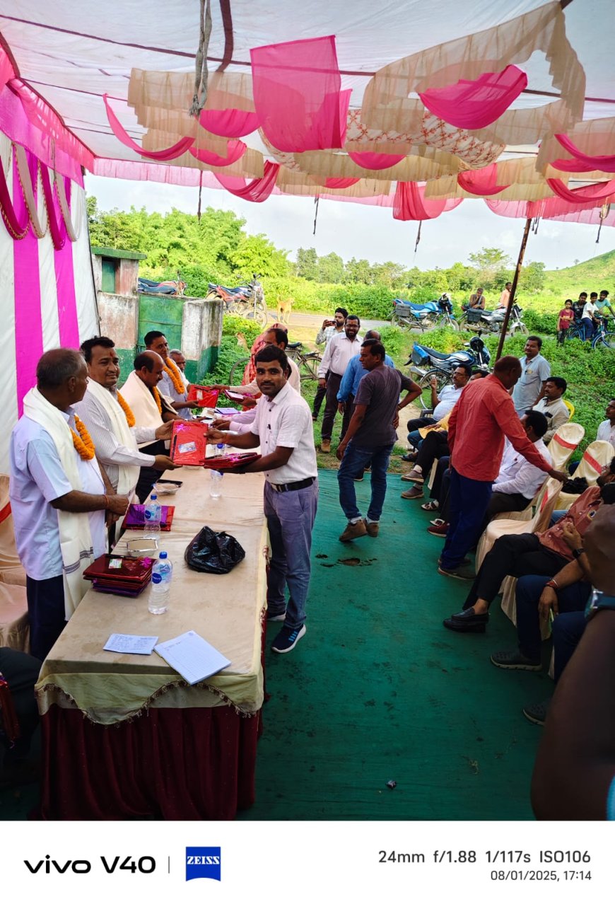 शिक्षक एवं शिक्षाकर्मी को दी गई विदाई