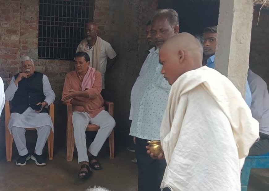 मंडरा गाँव में मृतक सुनील पासवान के परिजनों से मिले सांसद