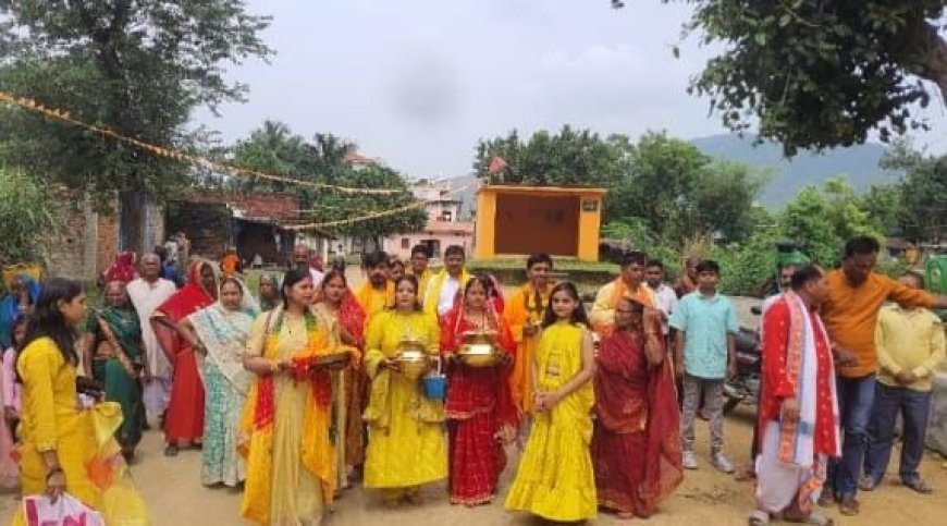 शिव मंदिर में कलश स्थापना का भव्य आयोजन, श्रद्धालुओं की उमड़ी भीड़