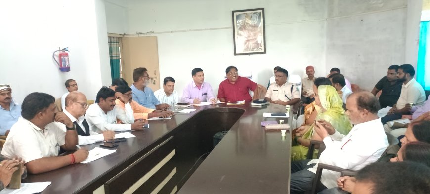 एसडीओ ने अफसरों, प्रतिनिधियों एवं गणमान्य लोगों के साथ की बैठक