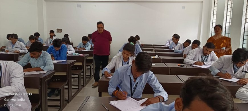 बाबू दिनेश सिंह विश्वविद्यालय के कुलपति ने परीक्षाओं का किया औचक निरीक्षण