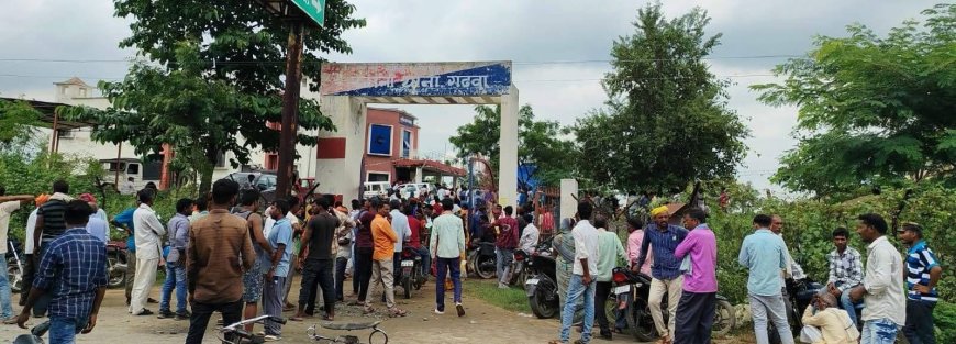 यूरिया खाद के लिए रमना में किसानों का हंगामा