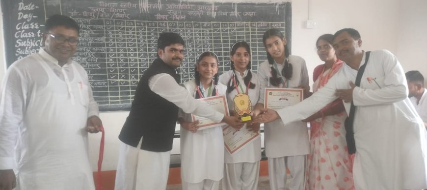 सरस्वती विद्या मंदिर के भैया-बहन पुरस्कृत