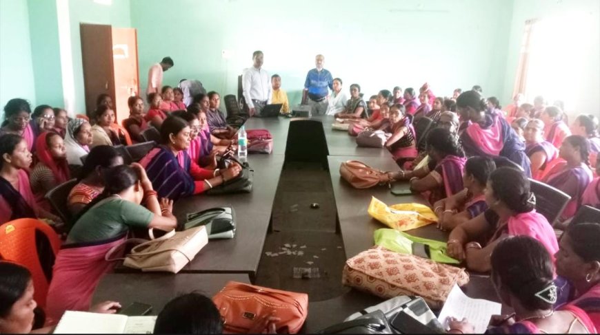सेविकाओं को पोषाहार वितरण में पारदर्शिता के लिए दिया गया डिजिटल प्रशिक्षण