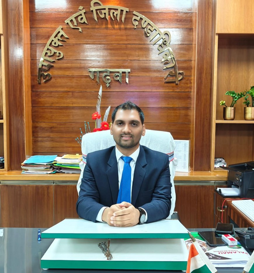 सूचना प्रसारित करने पर उच्चवर्गीय लिपिक अमित तिवारी निलंबित