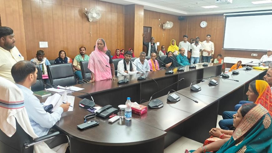 जनता दरबार में उमड़ी भीड़, डीसी ने सुनीं समस्याएं और दिया त्वरित कार्रवाई का निर्देश