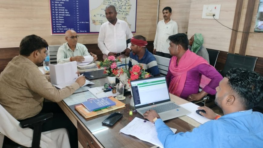 अंचल पदाधिकारी ने सुनी आम लोगों की समस्याएं