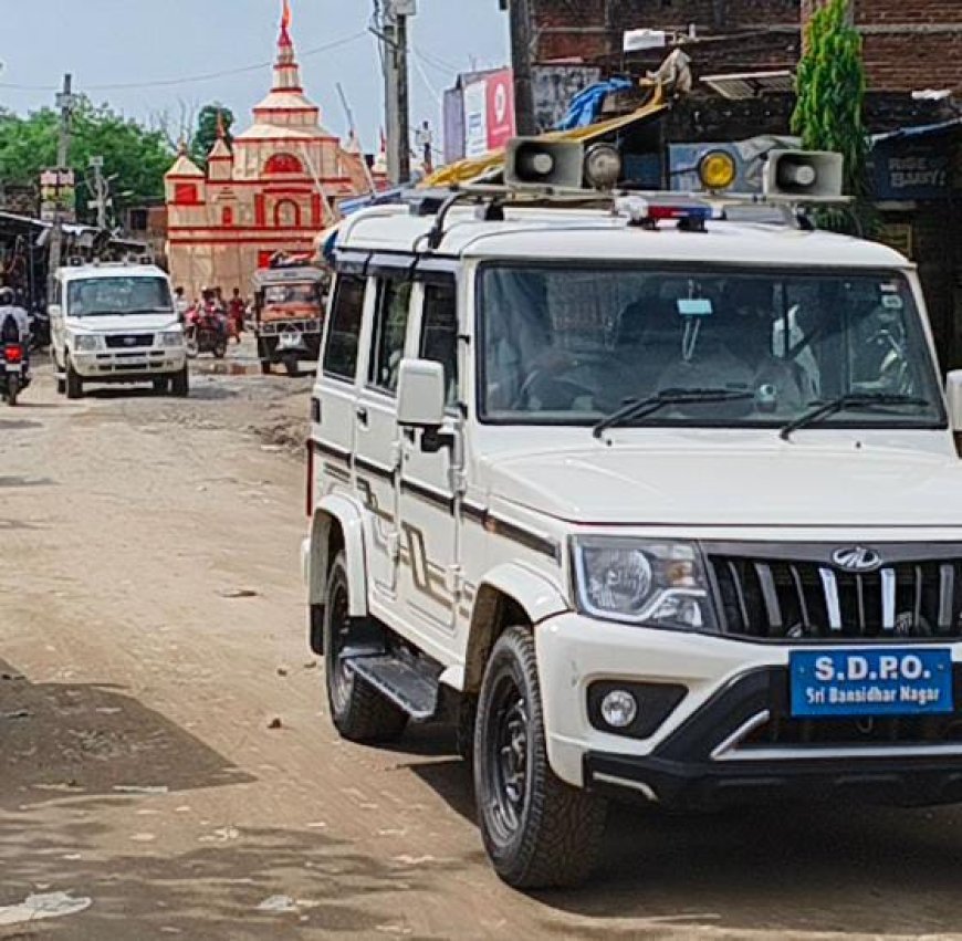 दुर्गा पूजा को लेकर पुलिस प्रशासन पूरी तरह मुस्तैद, किया फ्लैग मार्च