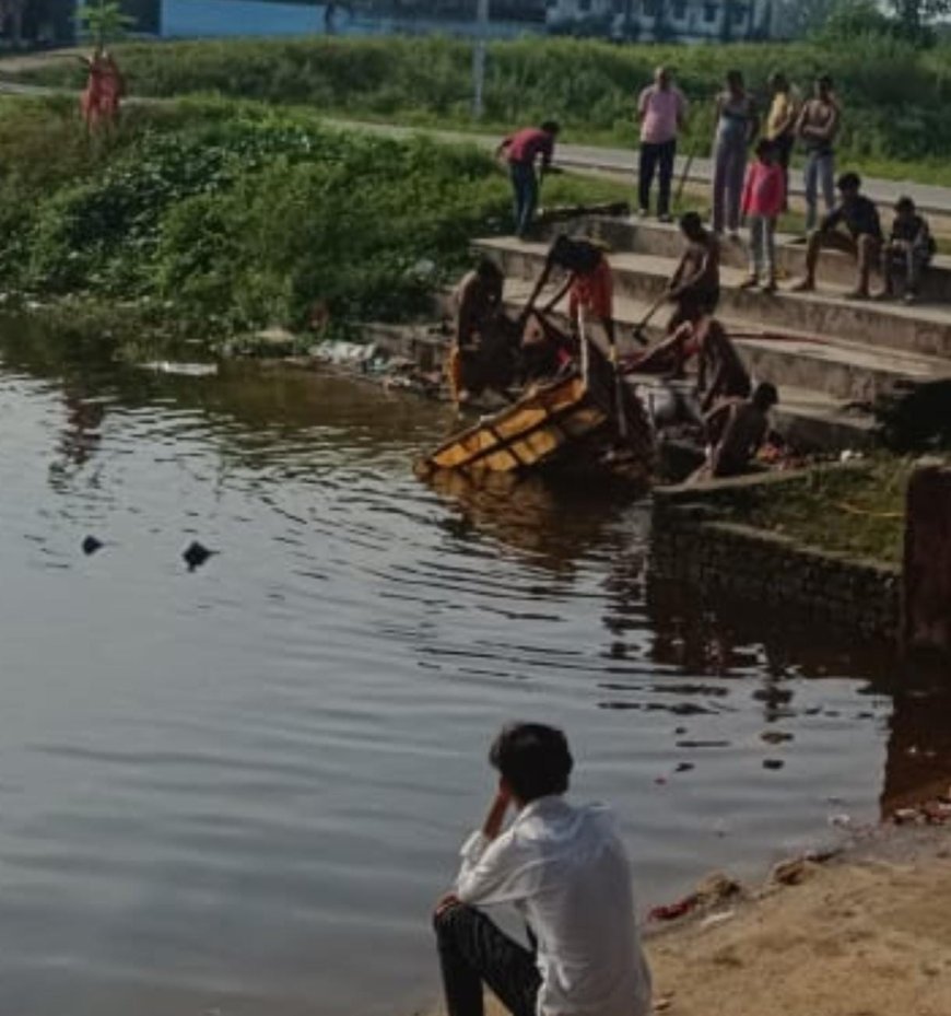 छठ महापर्व को आकर्षक बनाने के लिए तैयारी में जुटी युवाओं की टोली