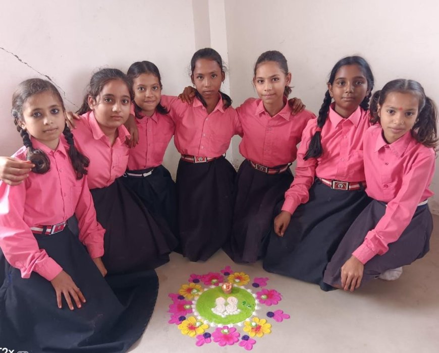 एस जी एन मॉडर्न किंडर गार्टन के बच्चों ने बनाईआकर्षक रंगोली