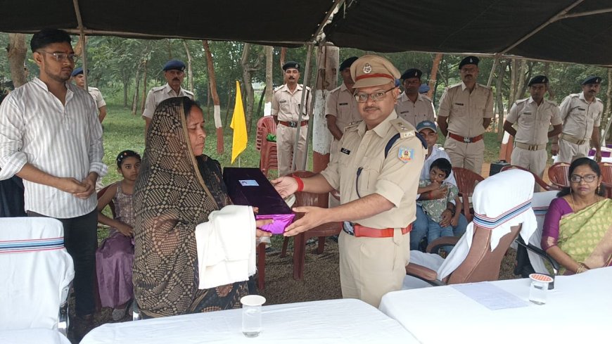 एसपी ने पुलिस संस्मरण दिवस पर शहीदों के परिजनों को किया सम्मानित