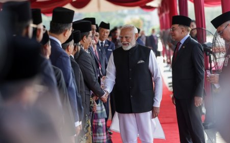 मलेशिया दौरे पर पहुंचे प्रधानमंत्री मोदी का पर्दाना पुत्र भवन में औपचारिक स्वागत, द्विपक्षीय वार्ता शुरू