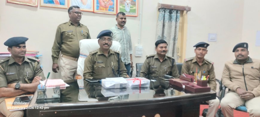 नकली पिस्टल के साथ अपराधी खुस्तर अंसारी ने किया आत्मसमर्पण, गिरफ्तार