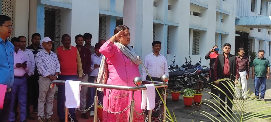 पलामू के 48वें आयुक्त को दिया गया गार्ड ऑफ ऑनर, डीआईजी ने किया स्वागत