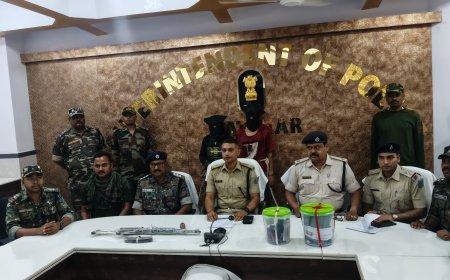 लातेहार में इनामी नक्सली कमांडर मृत्युंजय भुइया समेत दो माओवादी गिरफ्तार, एके-47 और कारतूस बरामद