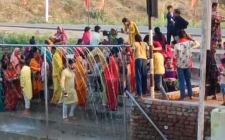 छठ व्रतियों ने अस्ताचलगामी  सूर्य को अर्घ्य देकर सुख, समृद्धि की कामना की
