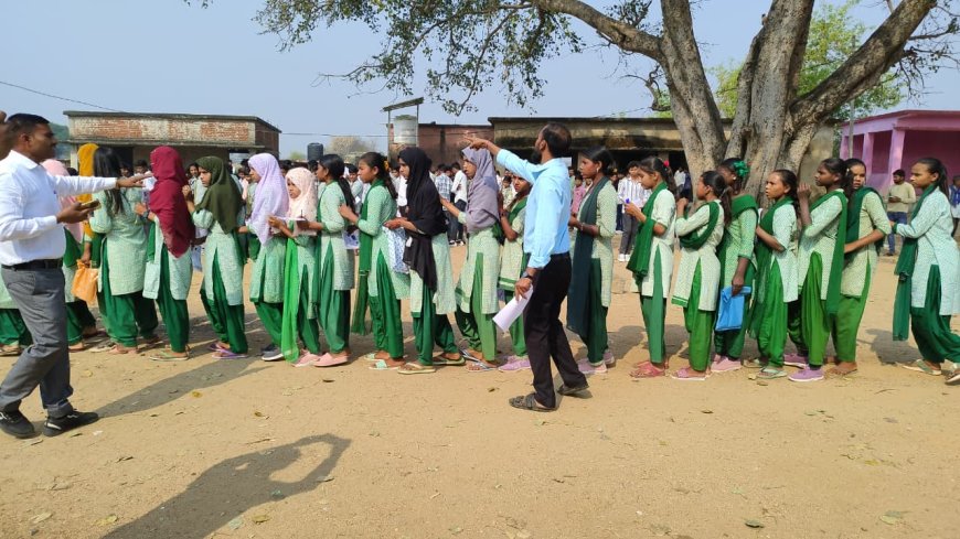 9 वीं परीक्षा के दौरान हंगामा, अभिभावक-शिक्षक में विवाद