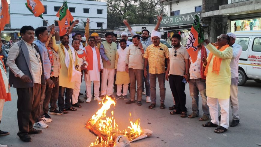 हेमंत सोरेन के बयान पर बवाल, भाजपा ने पुतला दहन कर जताया विरोध