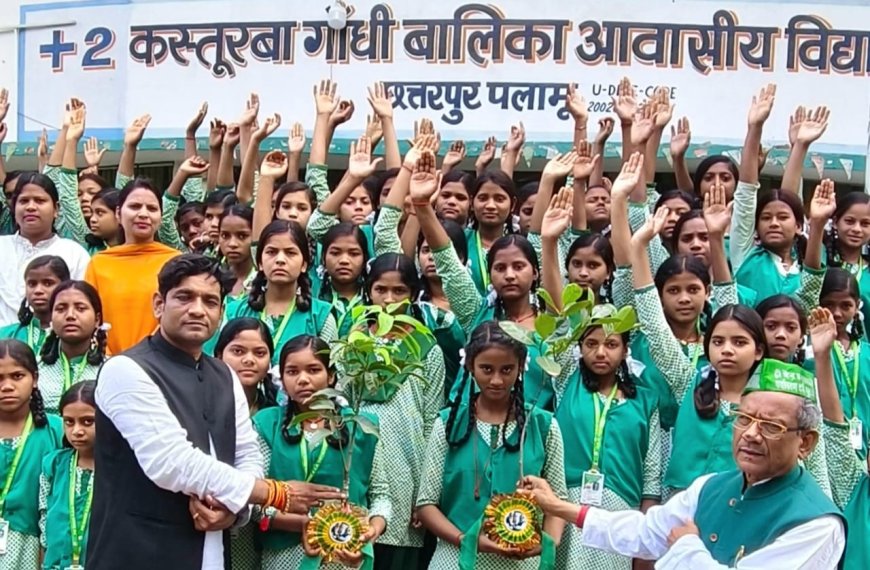 डॉ कौशल ने विश्व वानिकी दिवस व सरहुल पर पौधारोपण कर पर्यावरण संरक्षण का दिया संदेश