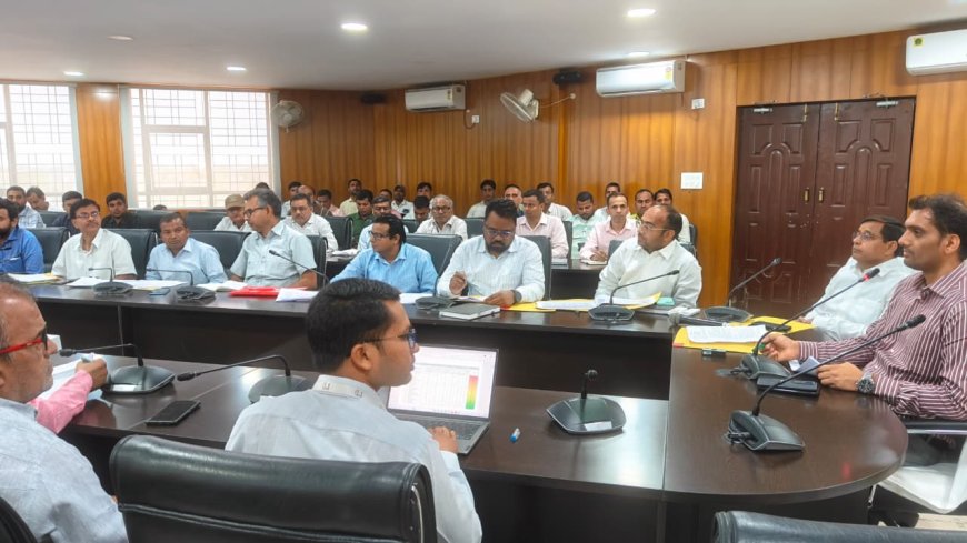शिक्षा विभाग की समीक्षा बैठक, डीसी ने दिये सख्त निर्देश