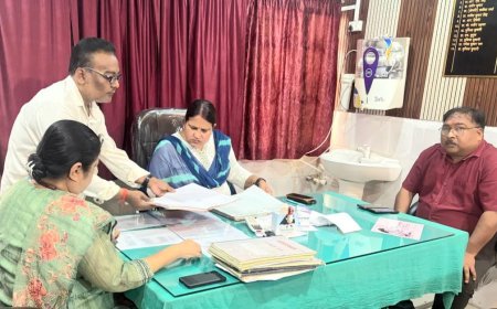 आयुक्त ने अनुमंडल अस्पताल का किया औचक निरीक्षण, खुली स्वास्थ्य व्यवस्था की पोल