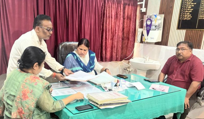 आयुक्त ने अनुमंडल अस्पताल का किया औचक निरीक्षण, खुली स्वास्थ्य व्यवस्था की पोल
