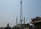 जमीन म्यूटेशन से नाराज युवक चढ़ा टावर पर अंचलाधिकारी को बुलाने की मांग