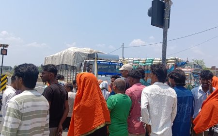 सड़क दुर्घटना में स्कूटी सवार की मौत, सड़क जाम
