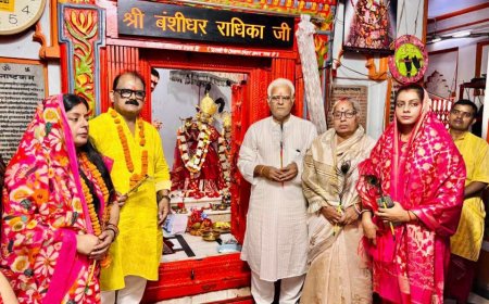 पूर्व मंत्री मिथिलेश ने सपरिवार श्री बंशीधर मंदिर में की पूजा अर्चना