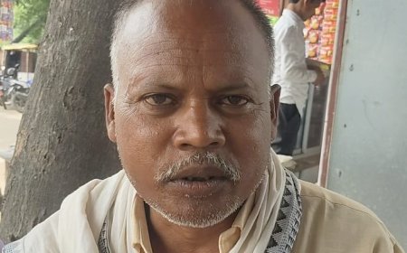 आलो भुईयां व मनीष गुप्ता ने सड़क पर मिले सोने के टॉप को पुलिस को सौंपा