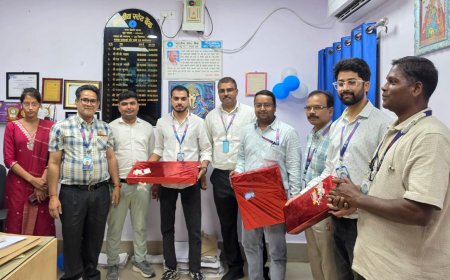 उत्कृष्ट कार्य के लिये एसबीआई के कर्मी हुये सम्मानित, बैंक मैनेजर ने बढ़ाया हौसला