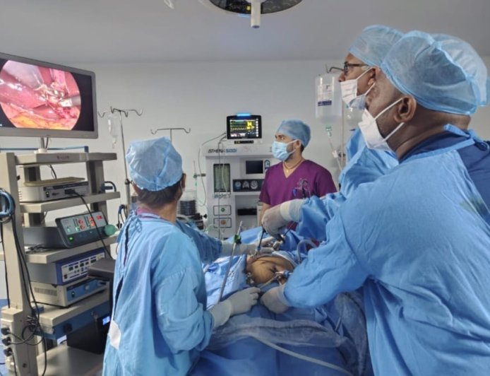 परमेश्वरी मेडिकल सेंटर में लिवर हाइडेटिड सिस्ट की दो सफल लैप्रोस्कोपिक सर्जरी