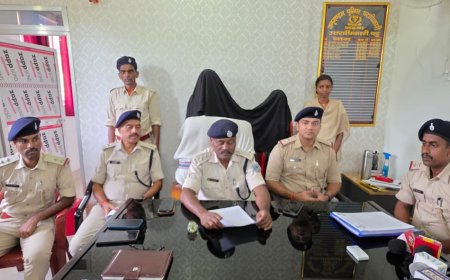 जमीन हड़पने की नीयत से चाचा की गला दबाकर हत्या, भतीजा-मां गिरफ्तार