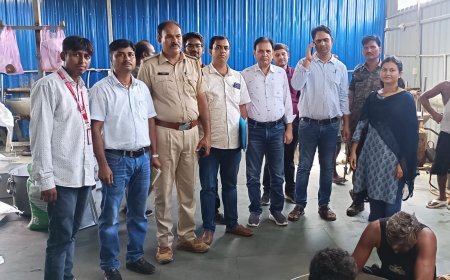 मिठाई में मिलावट पर चला प्रशासन का डंडा, दो कारखाने सील