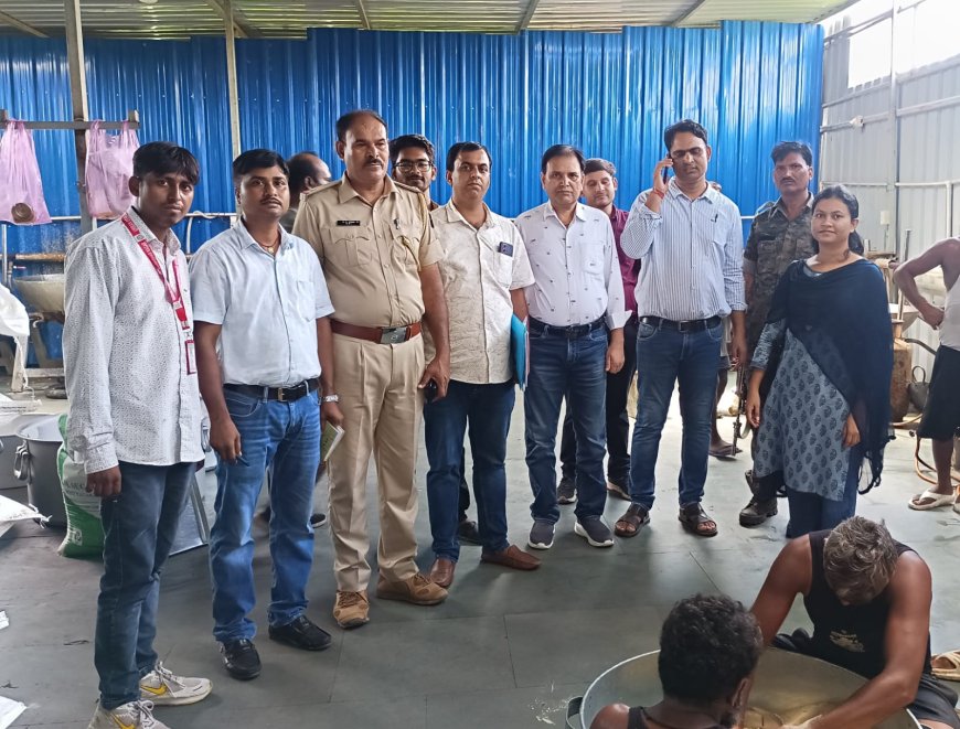 मिठाई में मिलावट पर चला प्रशासन का डंडा, दो कारखाने सील