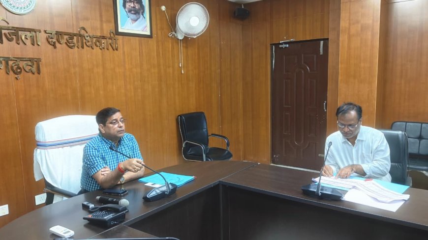 कल्याण योजनाओं में तेजी लाने का डीसी ने दिया निर्देश, योग्य लाभुकों को जल्द मिले लाभ