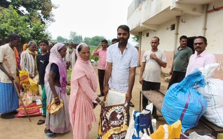 मुखिया ने 30 जरूरतमंदों के बीच बांटा खाद्य सामग्री का वितरण