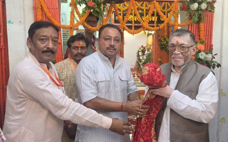 राज्यपाल ने श्री बंशीधर मंदिर में की पूजा अर्चना, बंशीधर जी से झारखंड में सुख-शांति व समृद्धि की कामना की