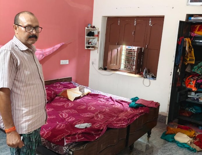 शिक्षक के घर से नकदी समेत लाखों के जेवरात की चोरी, जांच में जुटी पुलिस